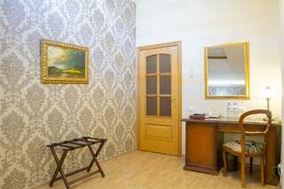 Гостиница Бутик-Отель Аристократ Санкт-Петербург Улучшенный двухместный номер с 1 большой или 2 раздельными кроватями-6