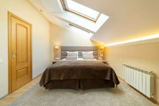 Гостиница Бутик-Отель Аристократ Санкт-Петербург Улучшенный двухместный номер с 1 большой или 2 раздельными кроватями-1