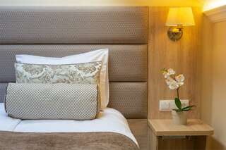 Гостиница Бутик-Отель Аристократ Санкт-Петербург Улучшенный двухместный номер с 1 большой или 2 раздельными кроватями-5